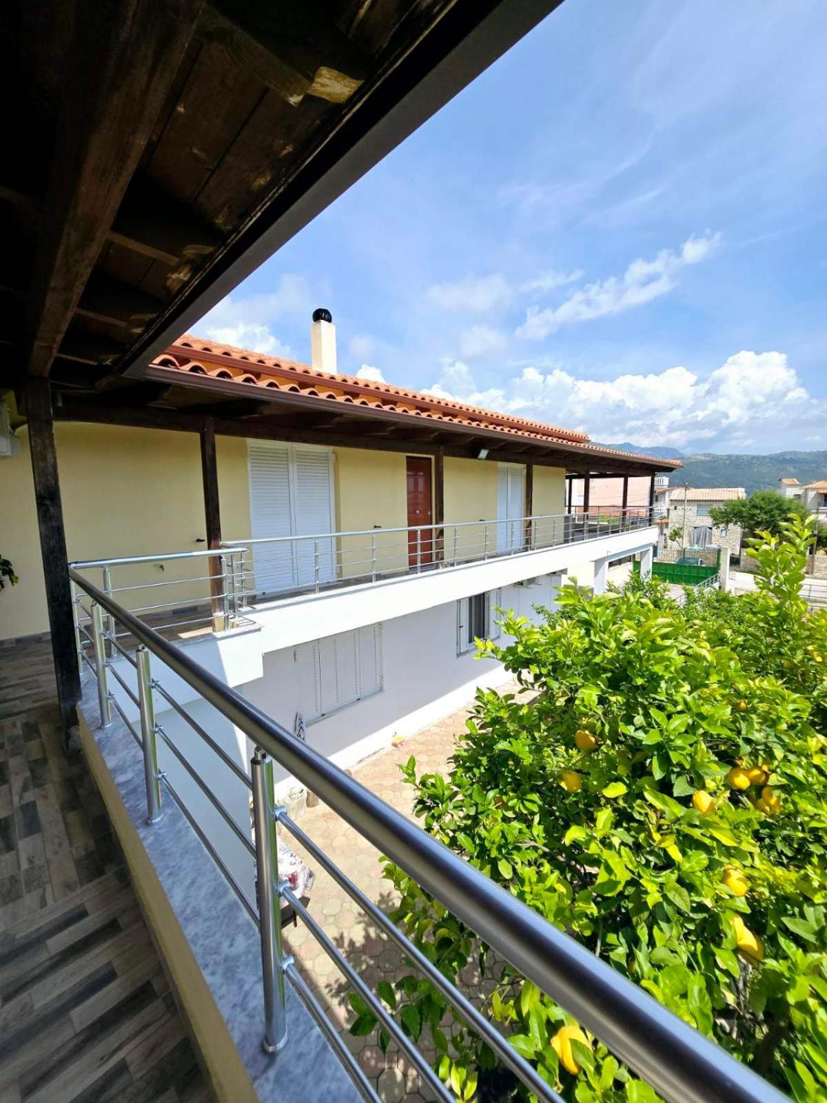 Philoxenia Guest House Himare Exteriör bild