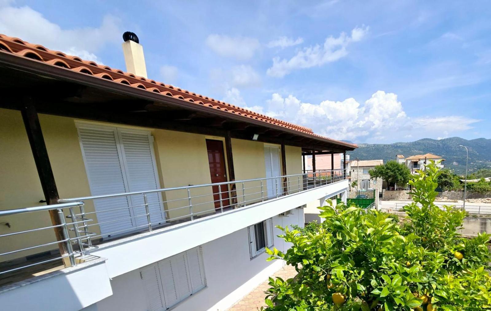Philoxenia Guest House Himare Exteriör bild