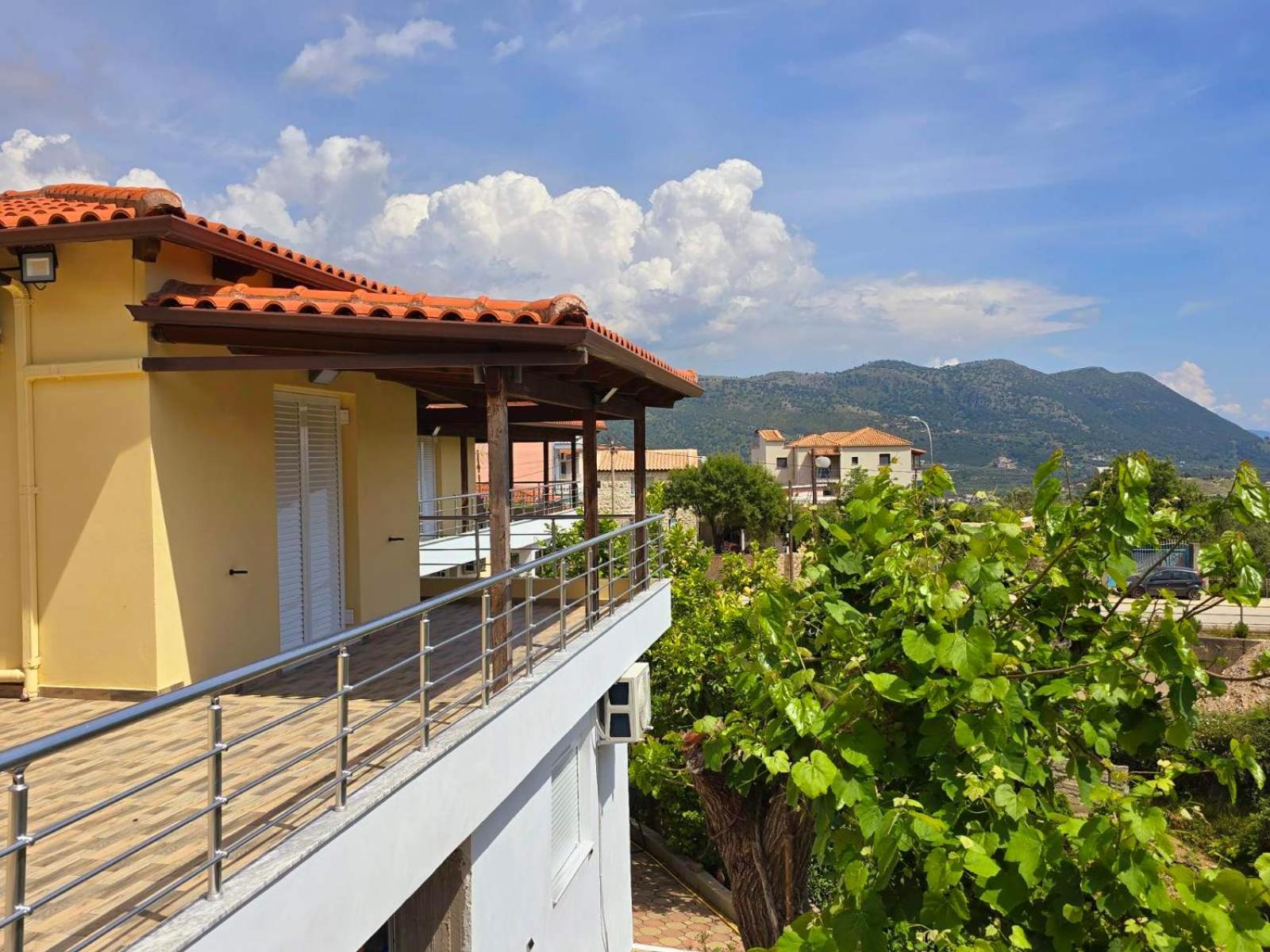 Philoxenia Guest House Himare Exteriör bild